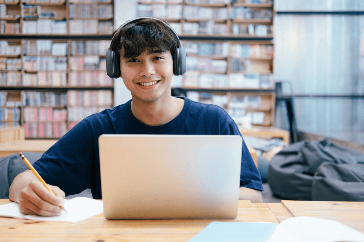 10 Best Nationally Accredited Online Colleges & Universities for 2025