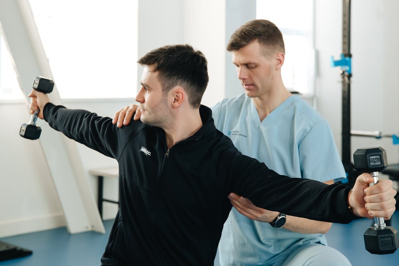2027 Chiropractor vs. Physical Therapist: Explaining the Difference thumbnail