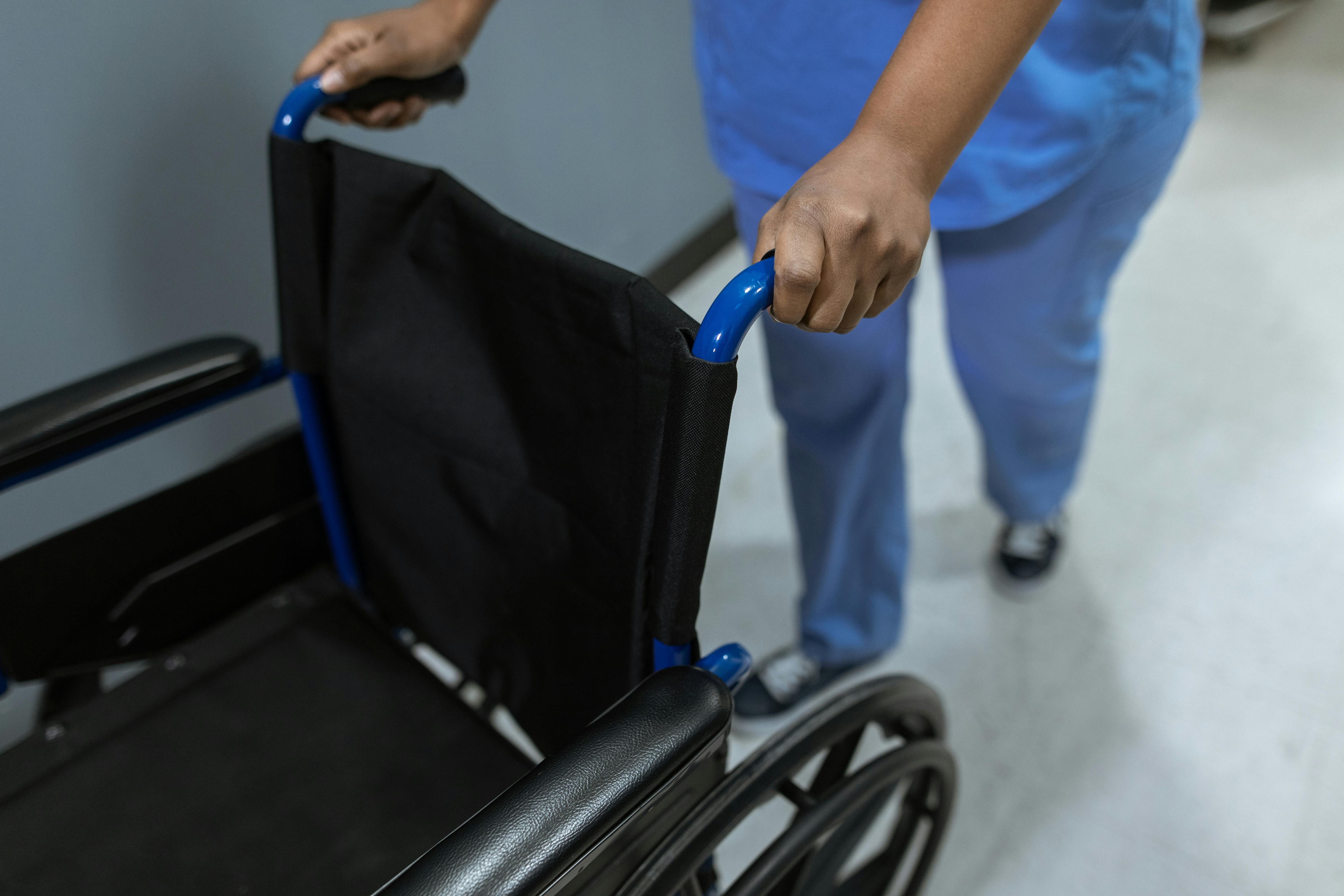2027 Medical Assistant vs. Pharmacy Technician: Explaining the Difference thumbnail