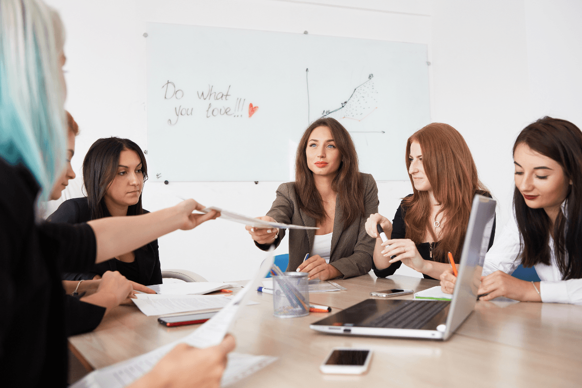 2027 How to Become a Human Resource Director: Salary & Career Paths thumbnail