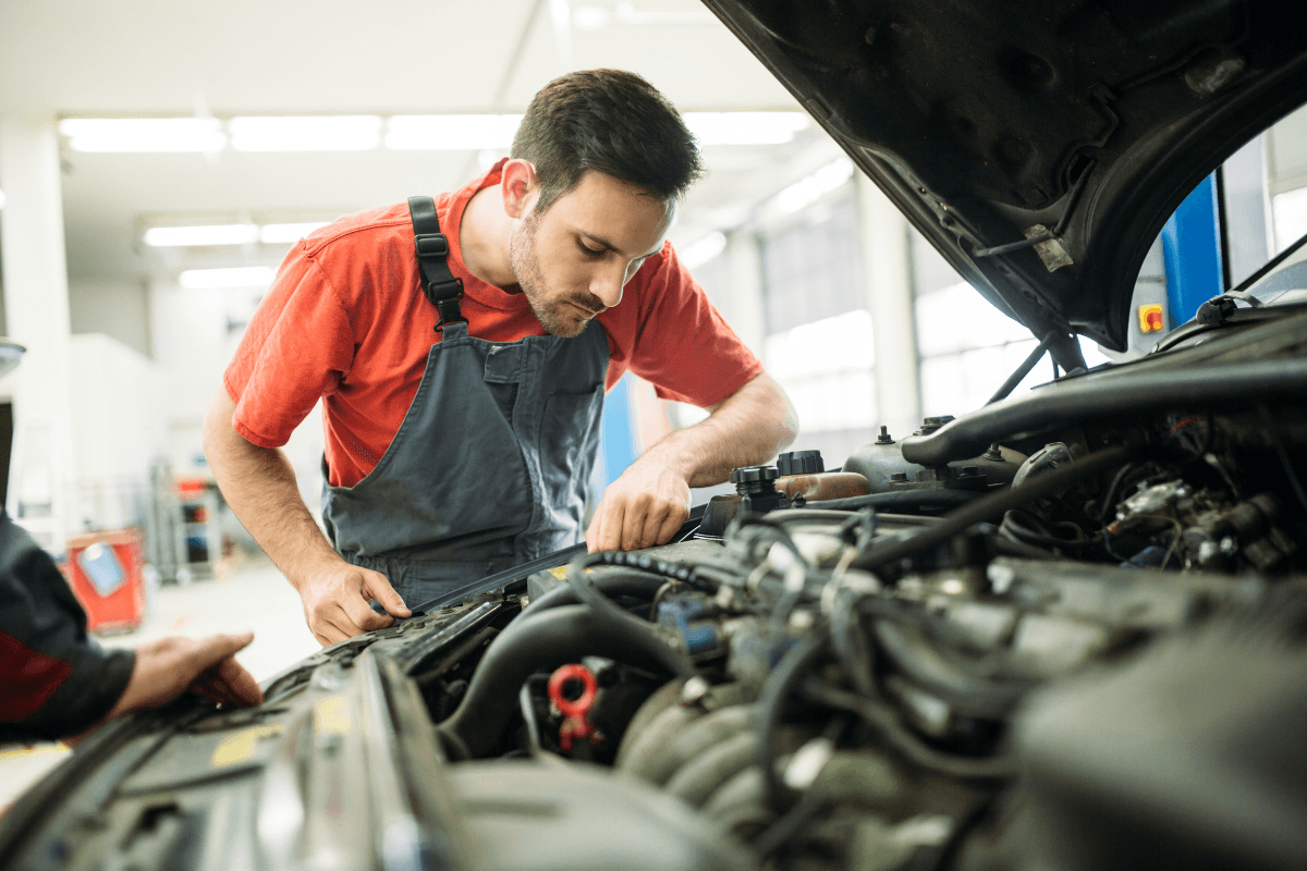 2027 How to Become an Auto Mechanic: Salary & Career Paths thumbnail