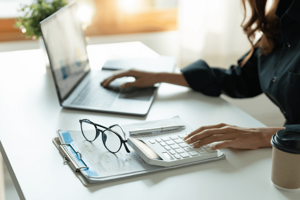 2027 How To Become an Investment Manager: Salary & Career Paths thumbnail