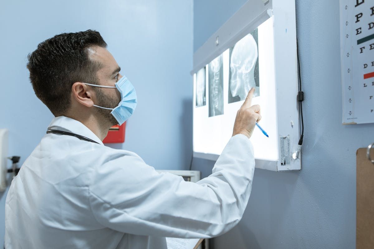 2027 How to Become a Radiologist thumbnail