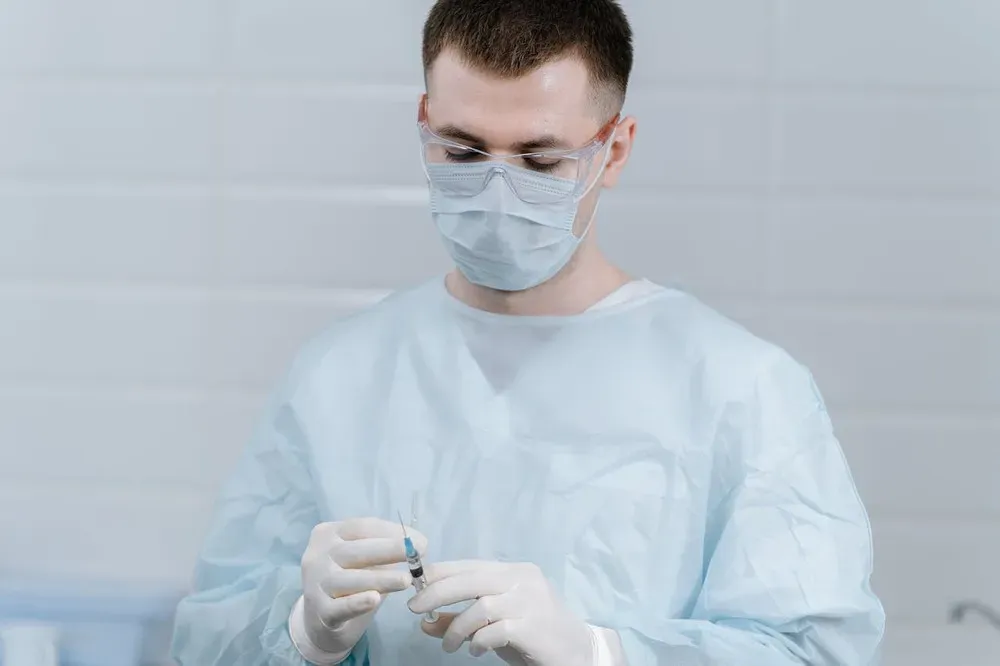 2027 Medical Assistant vs. Phlebotomist: Explaining the Difference thumbnail