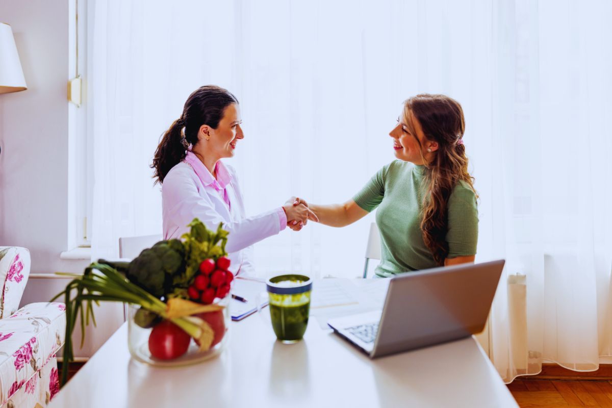 2027 Nutrition Careers: Guide to Career Paths, Options & Salary thumbnail