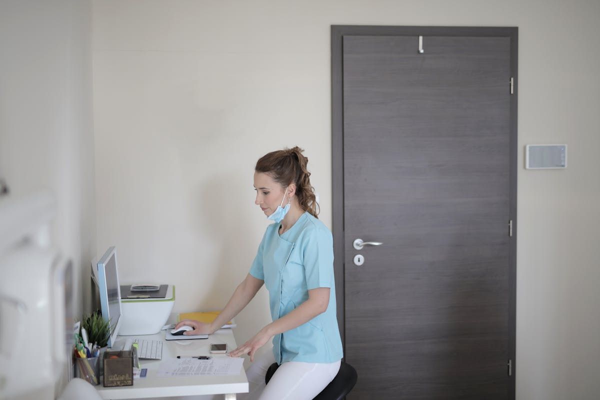 2027 What Is a Health Information Technician: Salary & Career Paths thumbnail