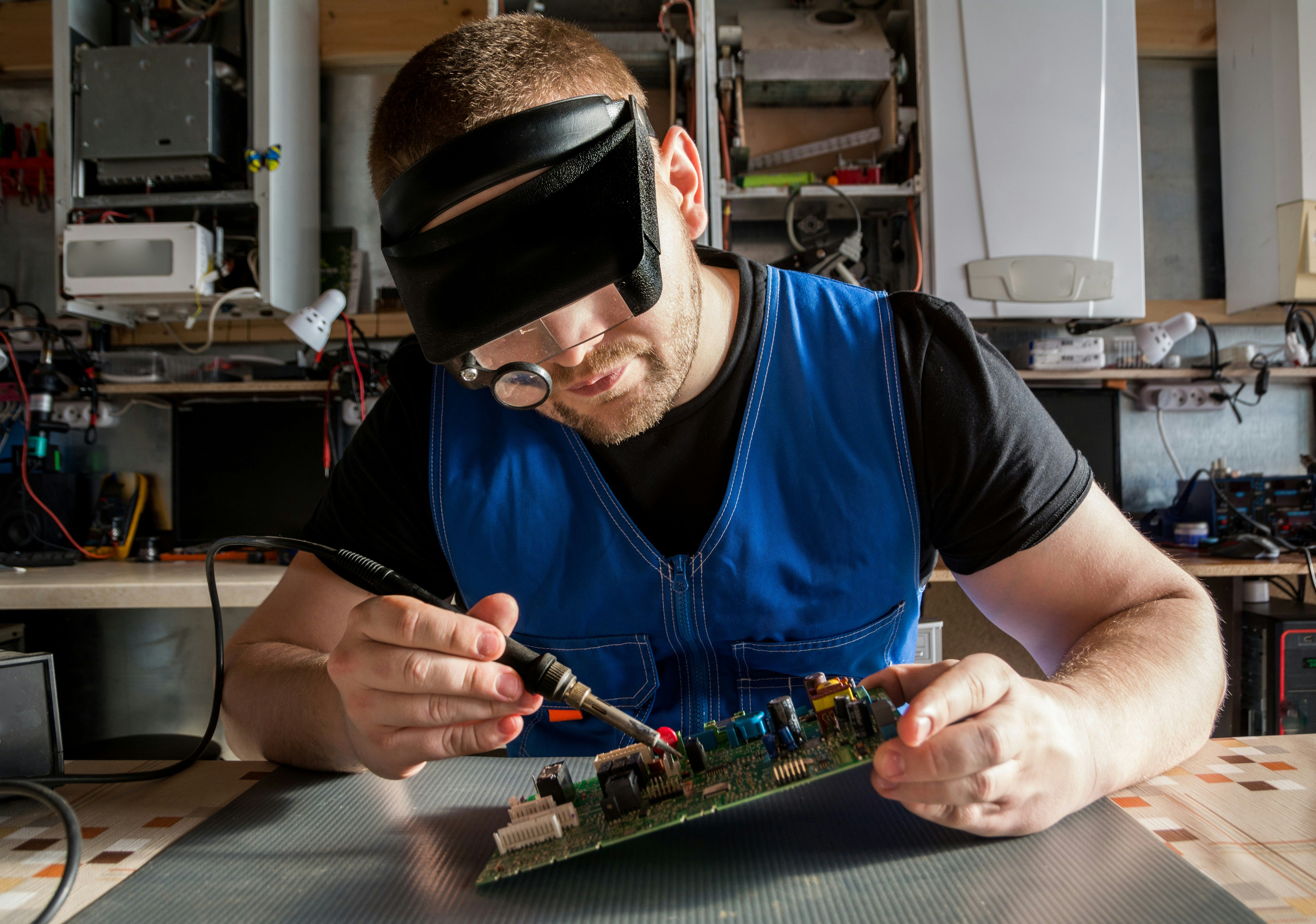 2027 Most Affordable Online Electrician Trade School Programs thumbnail