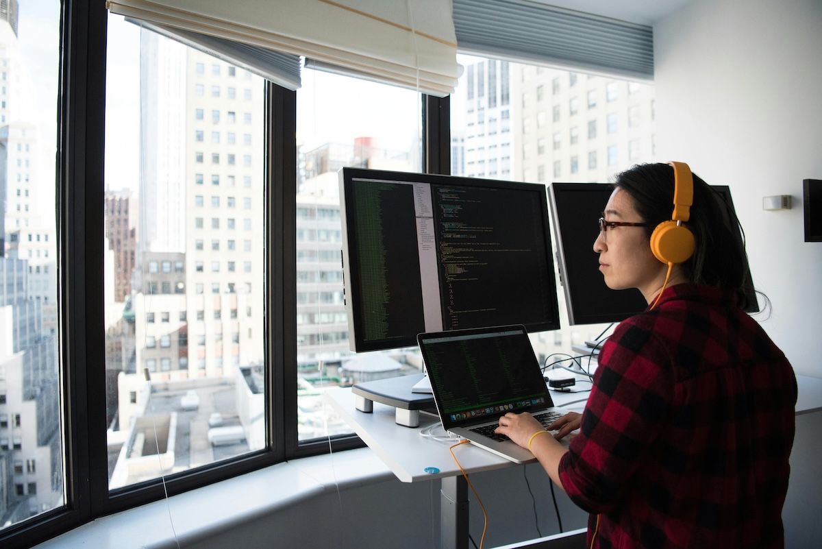 2027 How To Become a Cloud Architect: Salary & Career Paths thumbnail