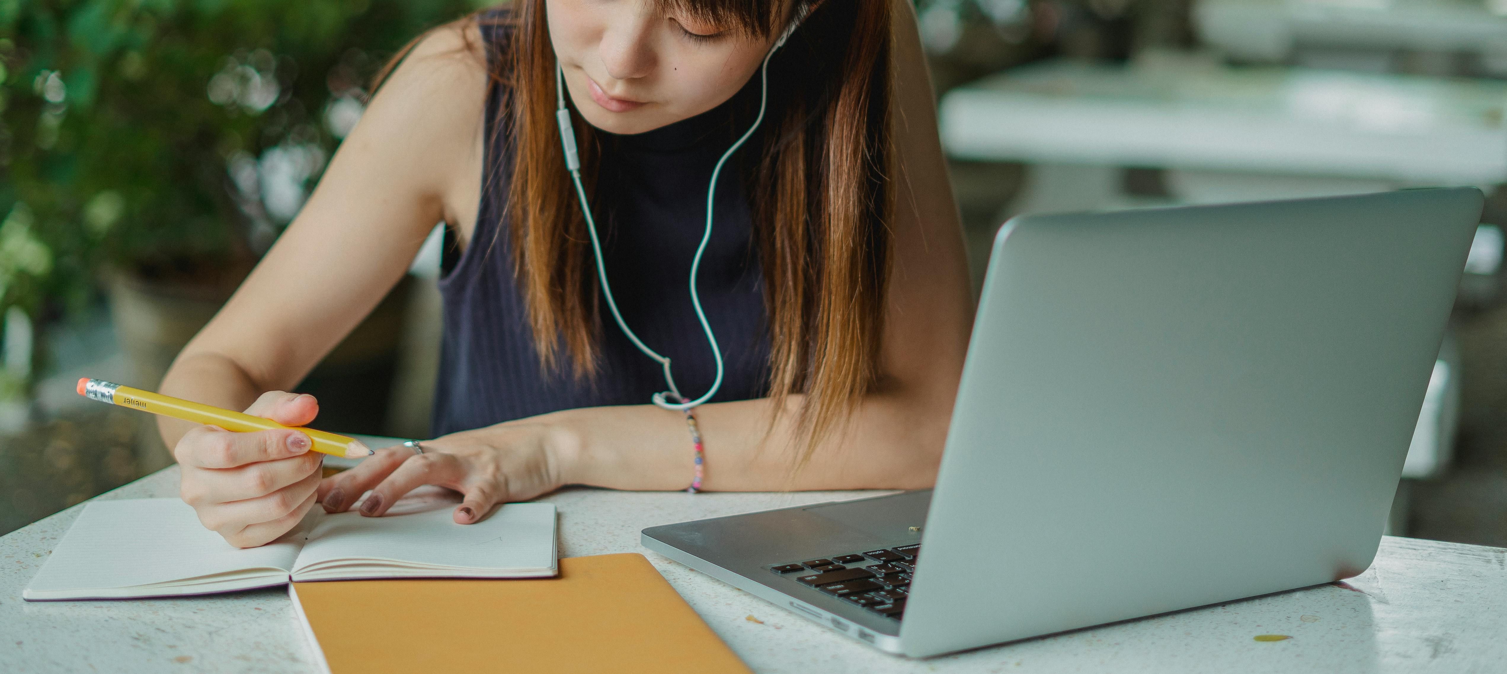 Best Fast Online Degree Programs for 2025