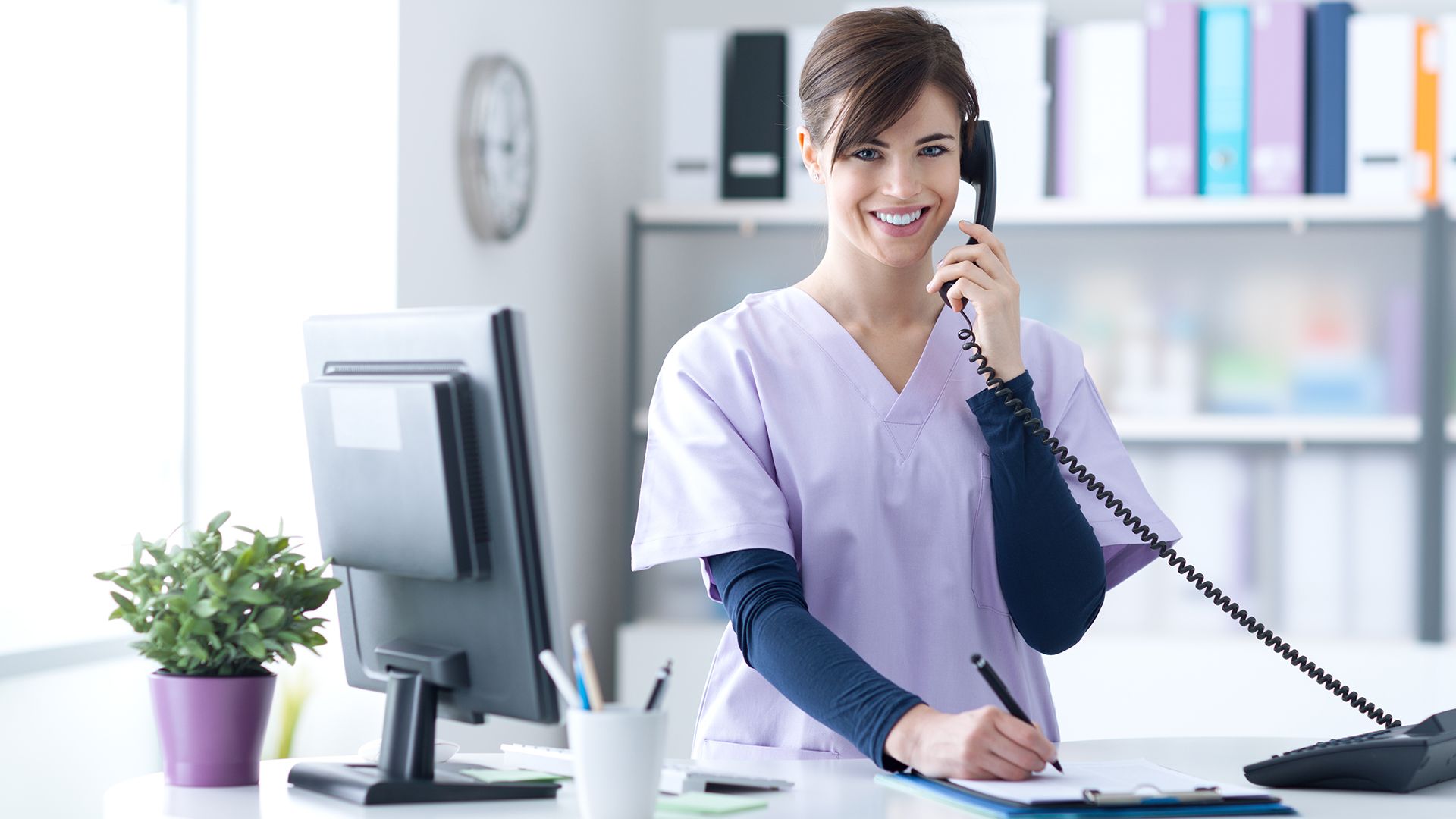 2027 How To Become a Medical Administrative Assistant: Salary & Career Paths thumbnail