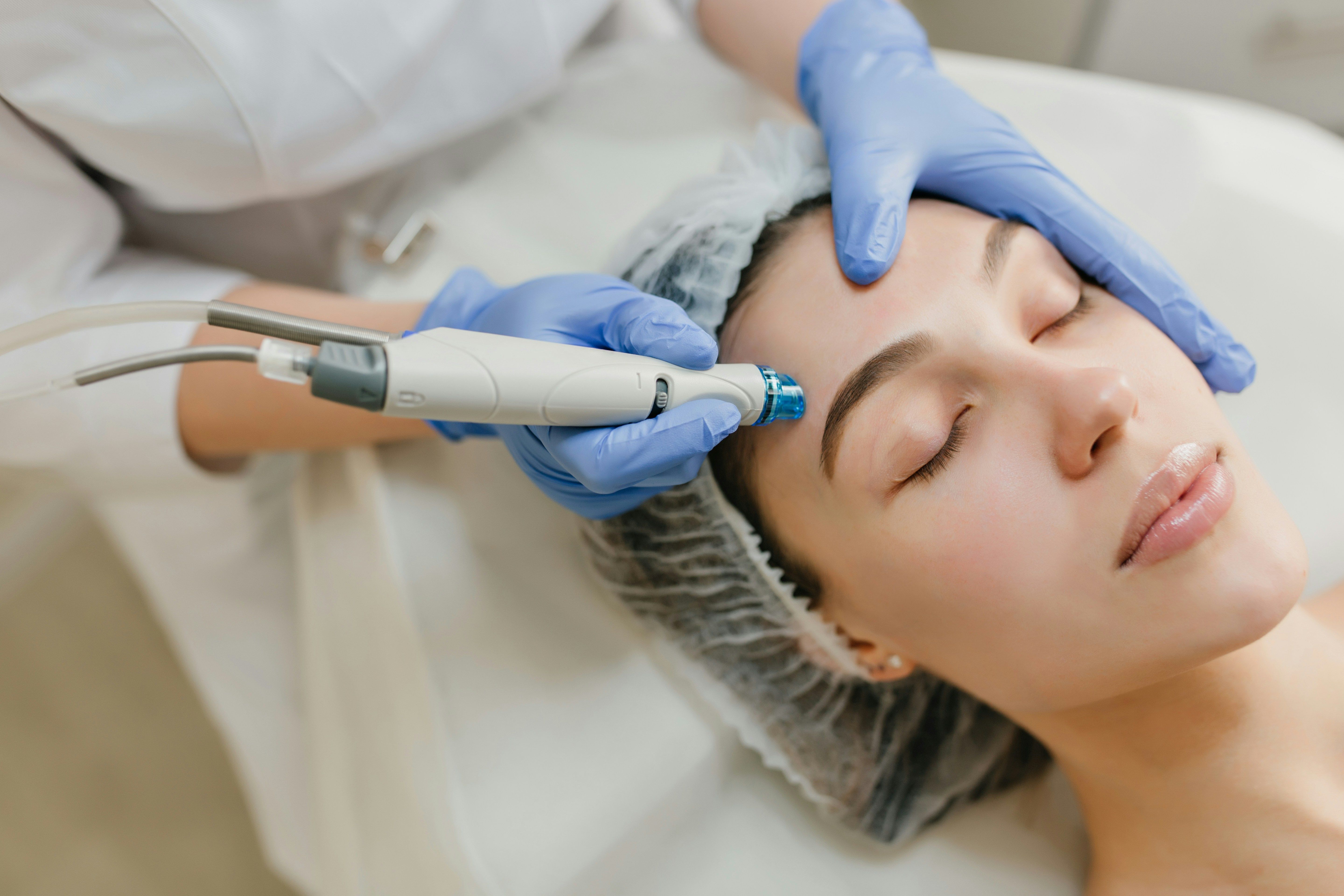 2027 How to Become an Aesthetic Medical Assistant: Salary & Career Paths thumbnail