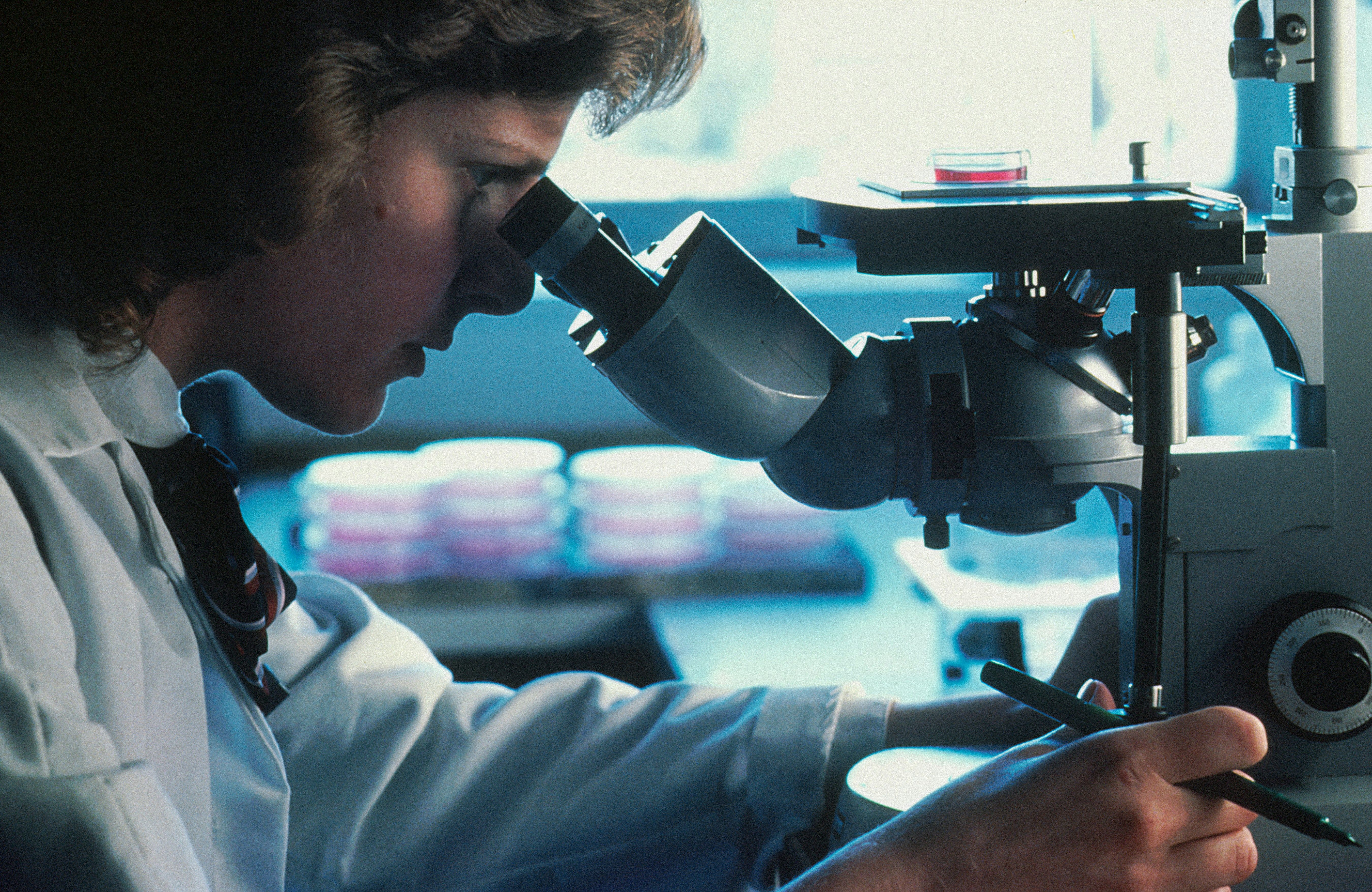 2027 How to Become a Crime Laboratory Analyst thumbnail