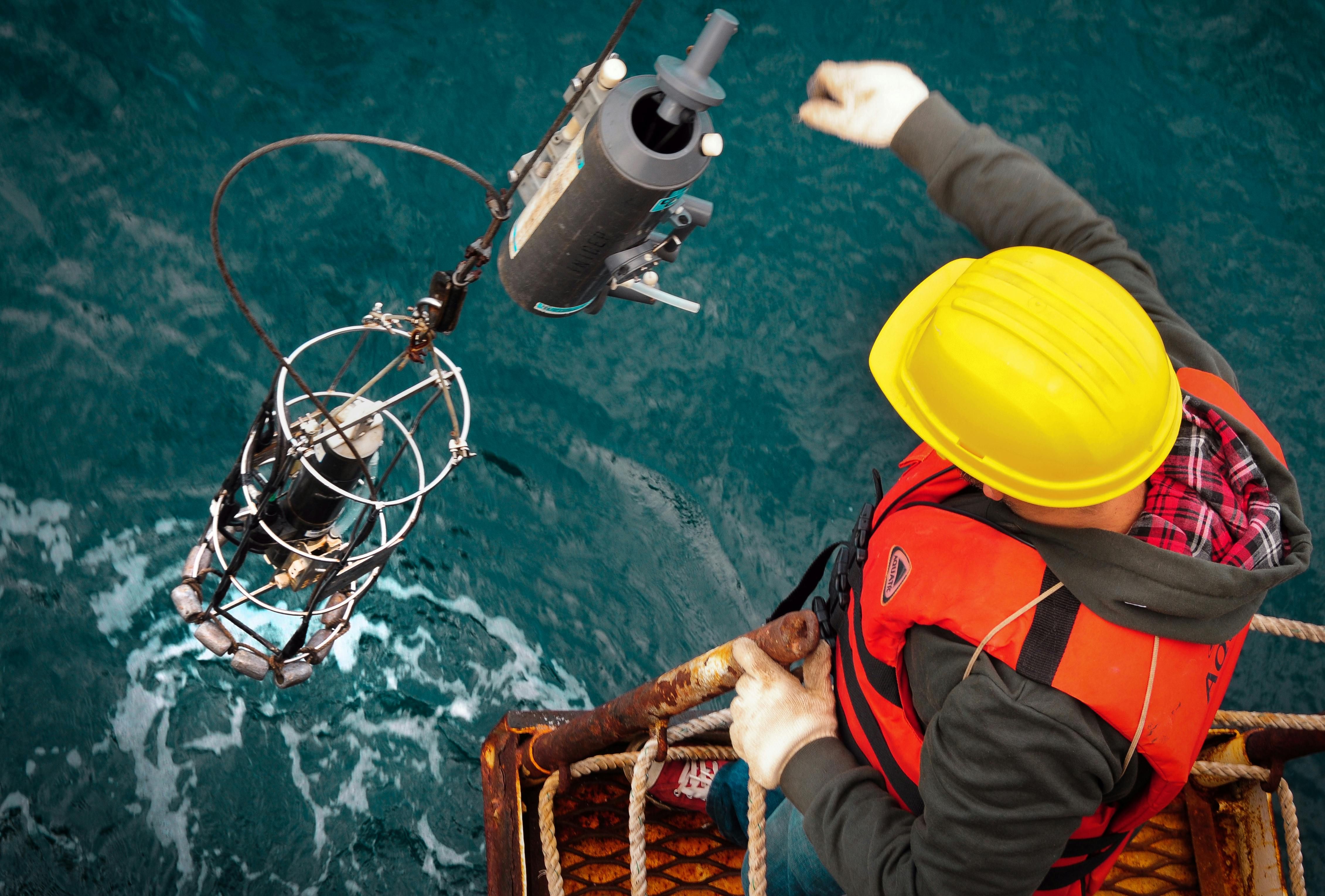 2027 How to Become an Aquatic Biologist: Salary & Career Paths thumbnail