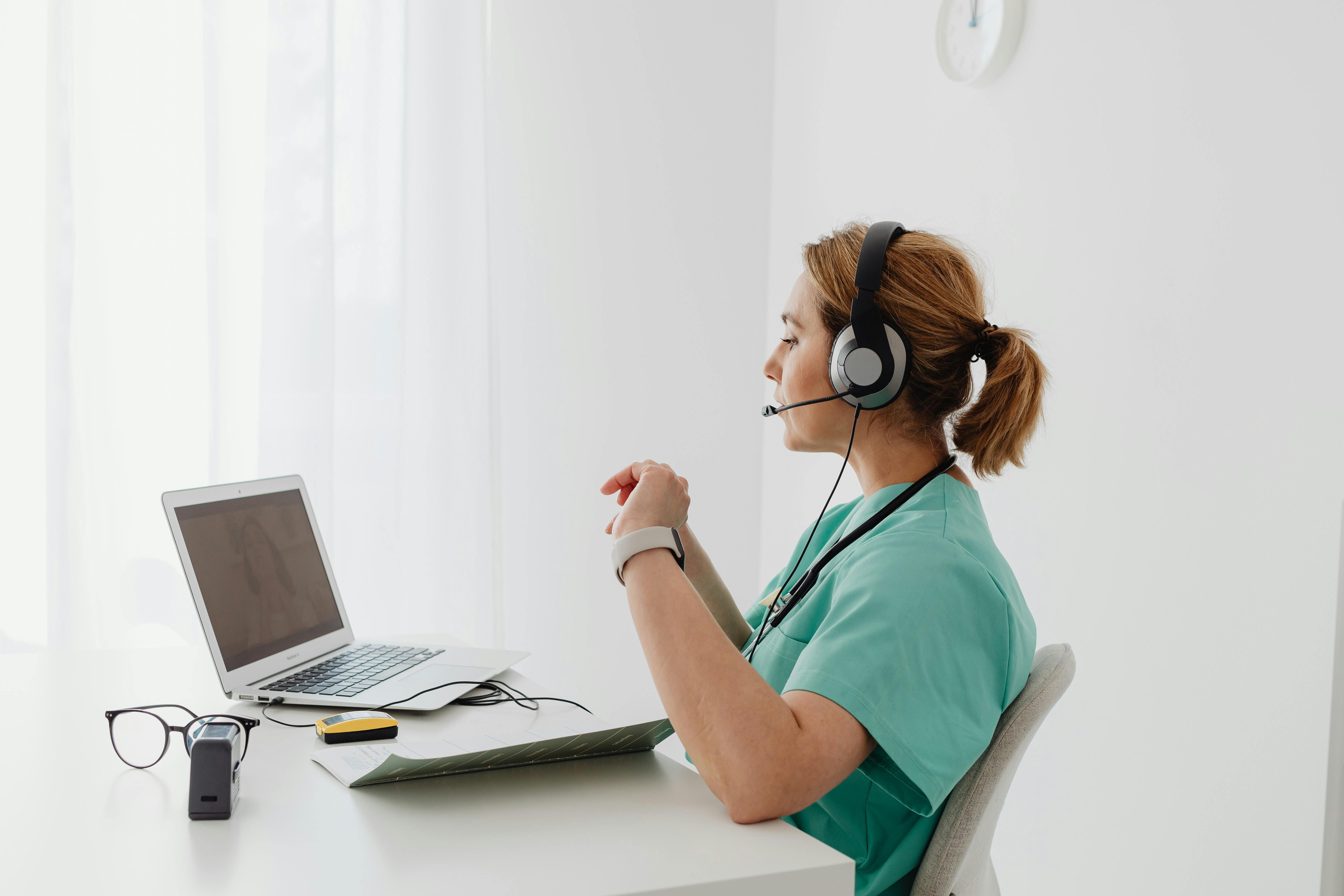 2027 Best Accelerated EMT to RN Online Bridge Programs thumbnail