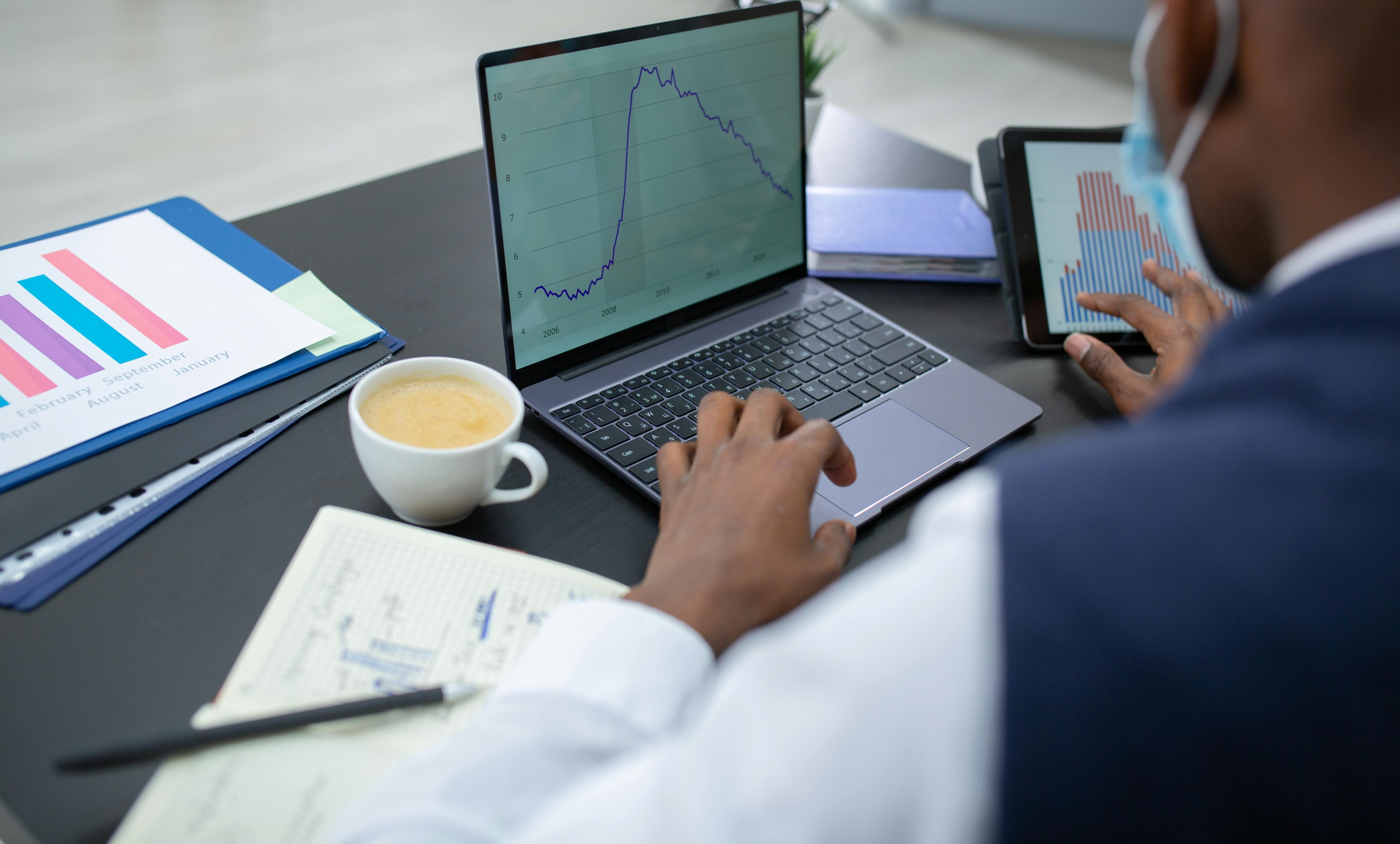 2027 Economics vs. Finance Degree Programs: Explaining the Difference thumbnail