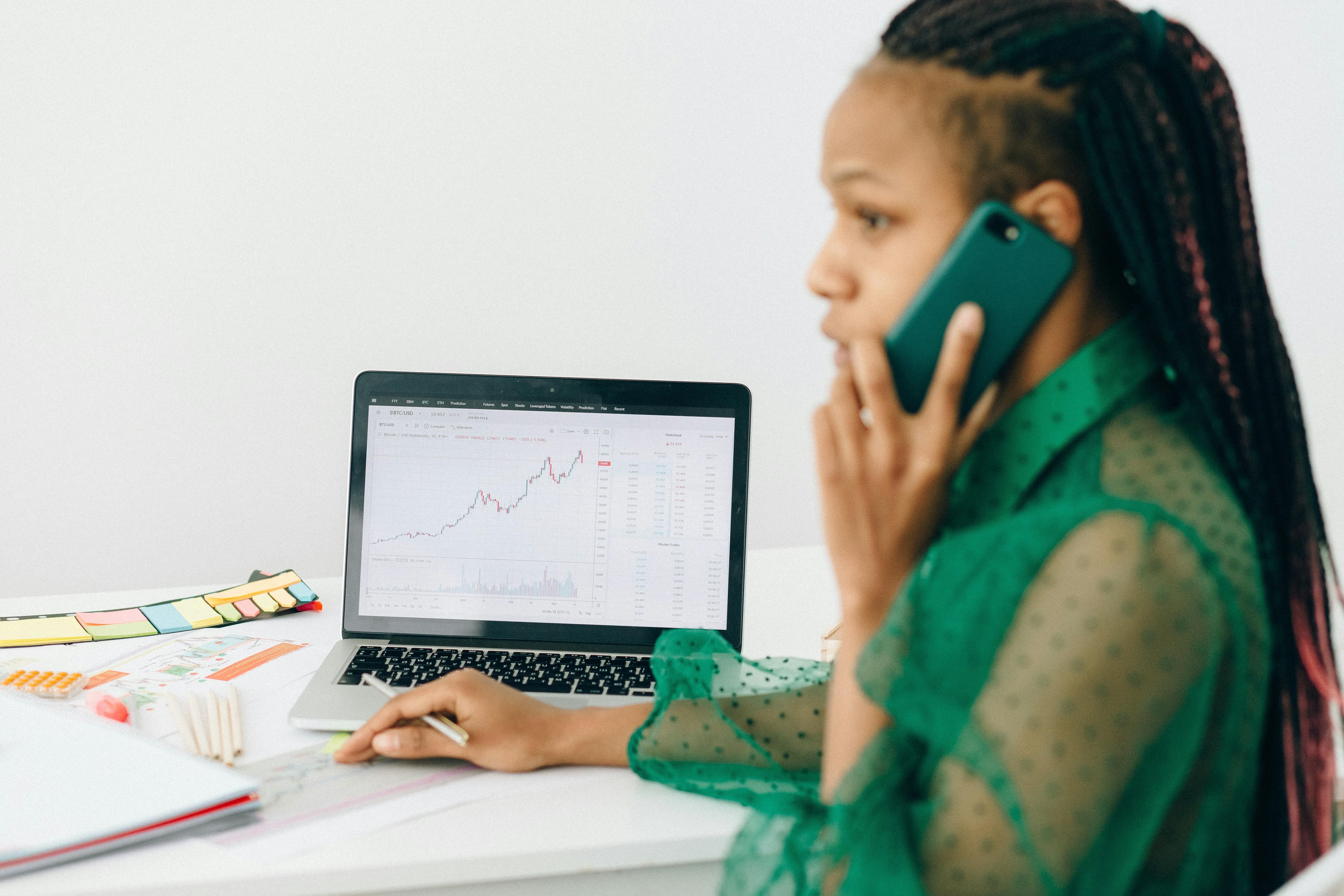 2027 How To Become a Supply Chain Analyst: Salary & Career Paths thumbnail