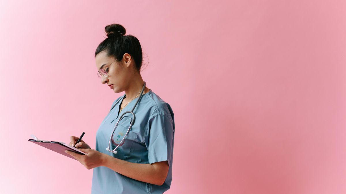2027 Medical Assistant vs. Physician Assistant: Explaining the Difference thumbnail