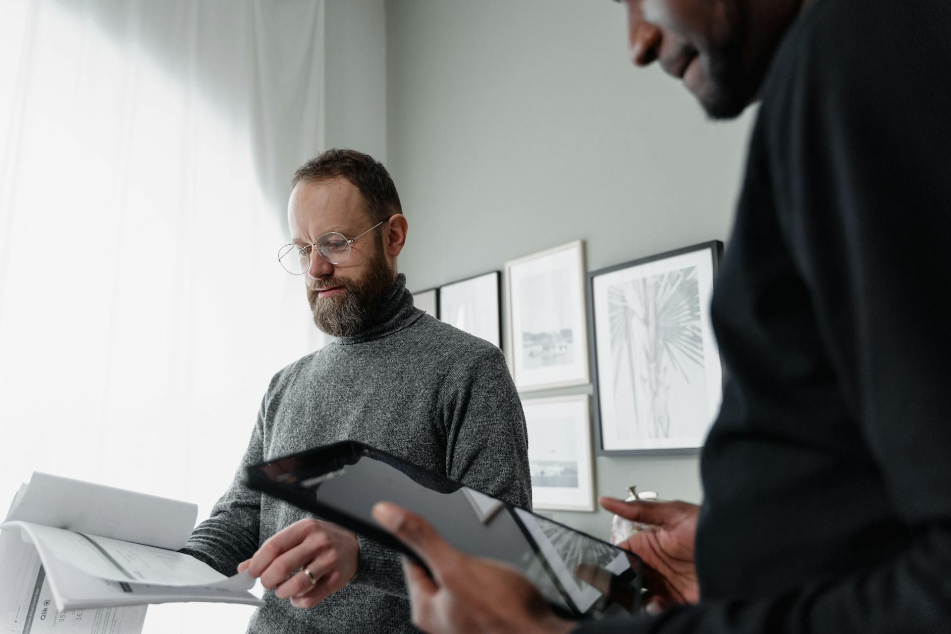2027 How To Become a Financial Advisor: Salary & Career Paths thumbnail