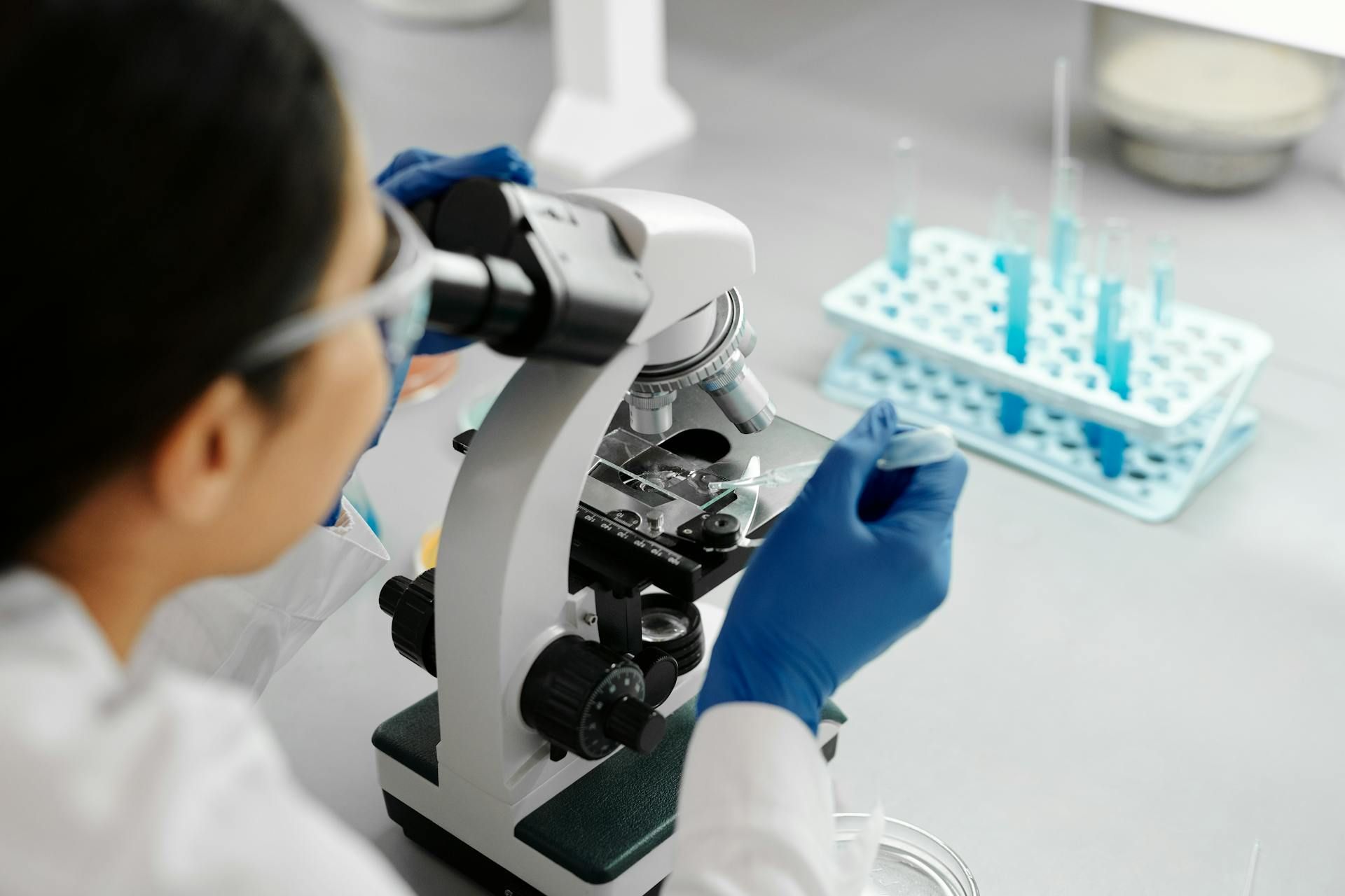 2027 How To Become a Biologist? Salary & Career Paths thumbnail